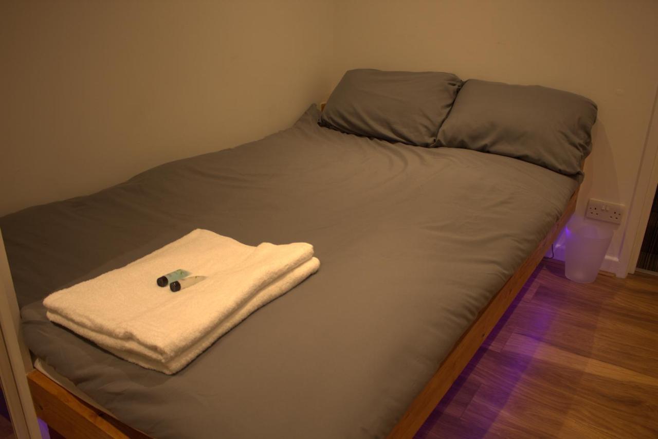 Central Serviced Apartments - Two Bedroom Apartment Cardiff Eksteriør billede